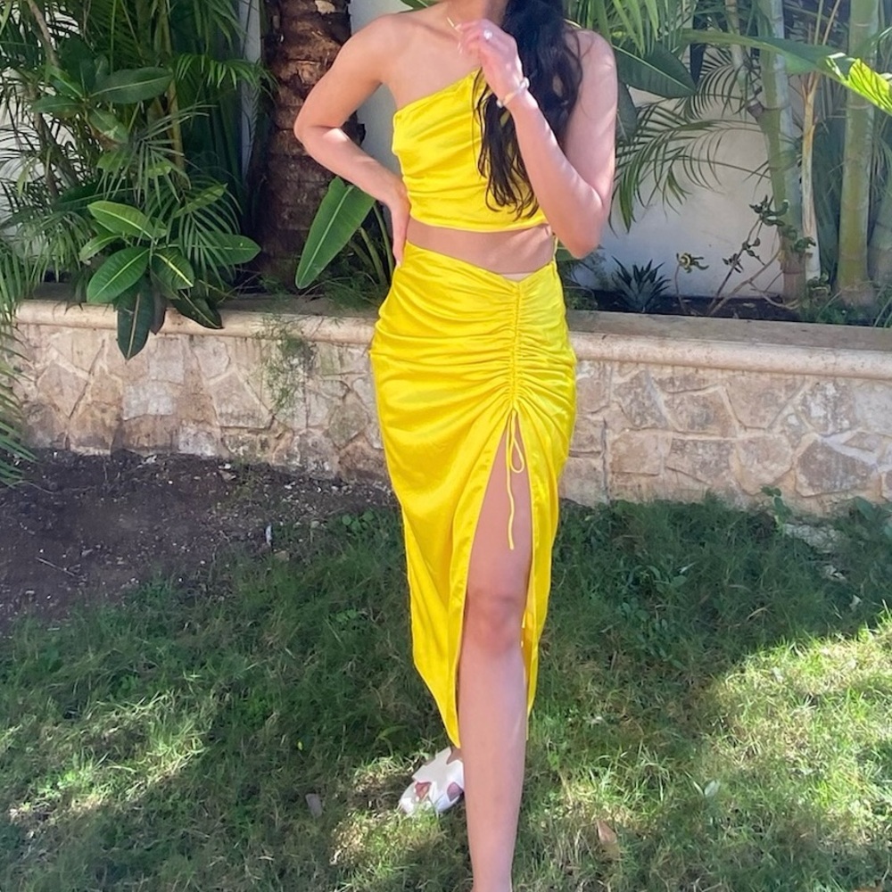 Superdown Yellow Matching Skirt Set - Picture 2 of 2